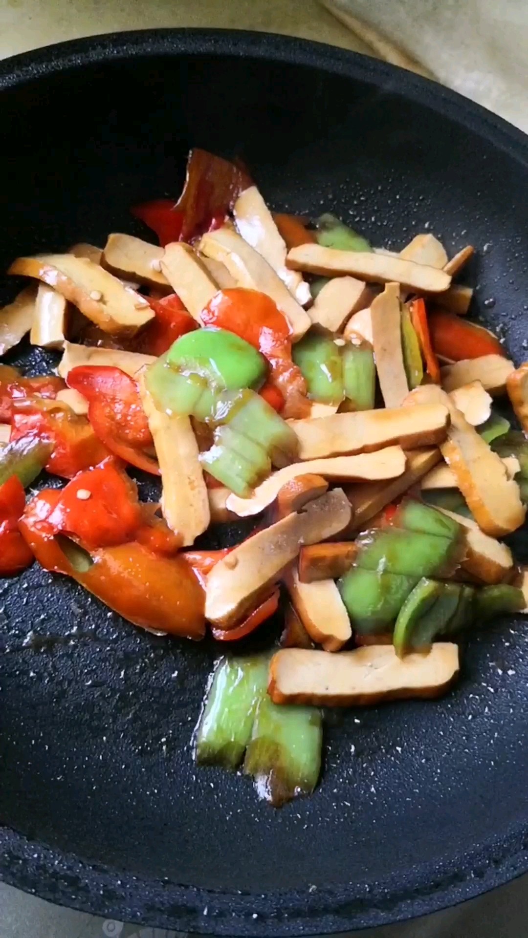 尖椒豆腐干的做法-家常味炒菜譜-易網(wǎng)健康養(yǎng)生網(wǎng) 尖椒豆腐干的做法-家常味炒菜譜