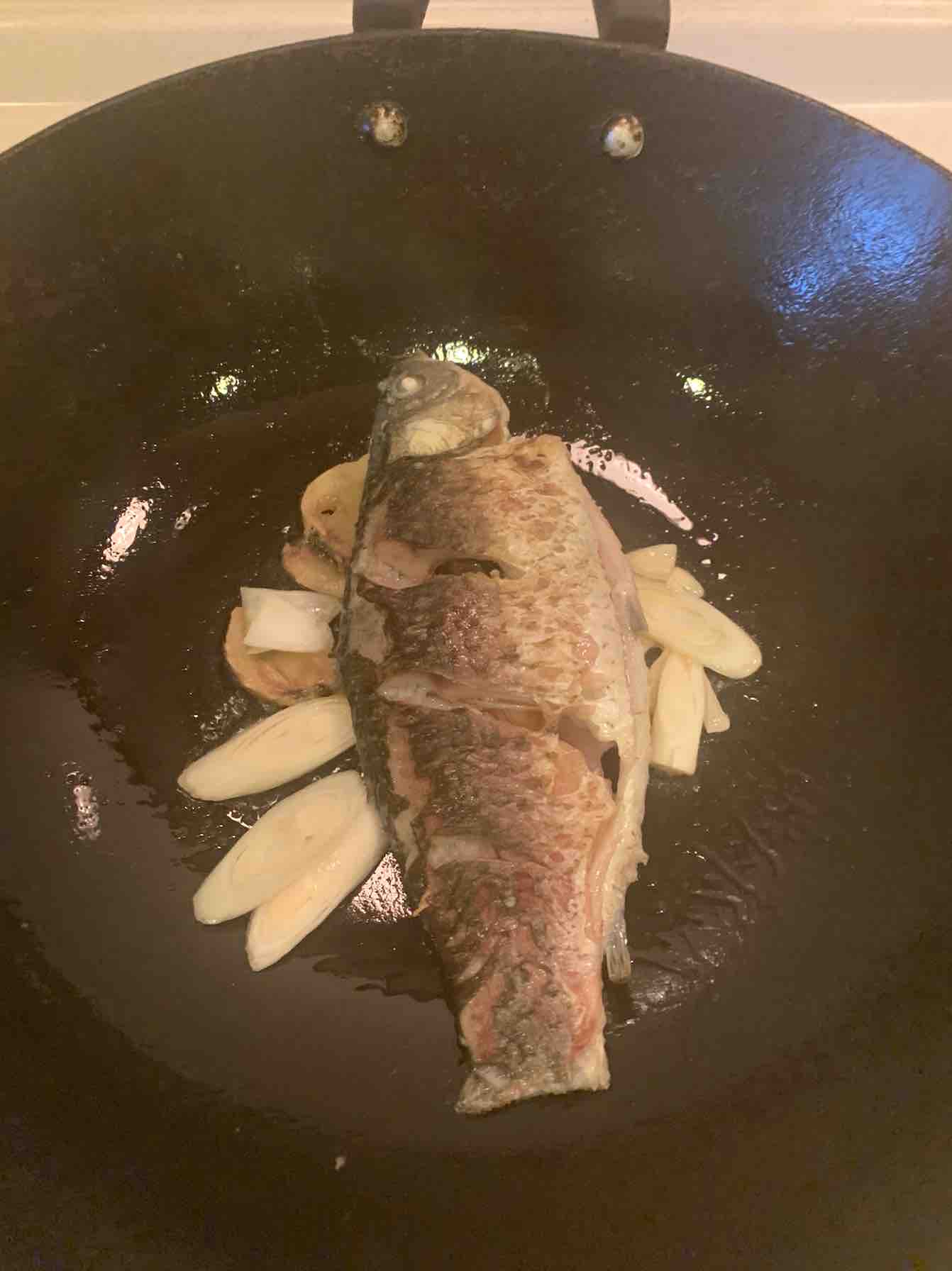 奶白鯽魚豆腐湯的做法-咸鮮味煮菜譜