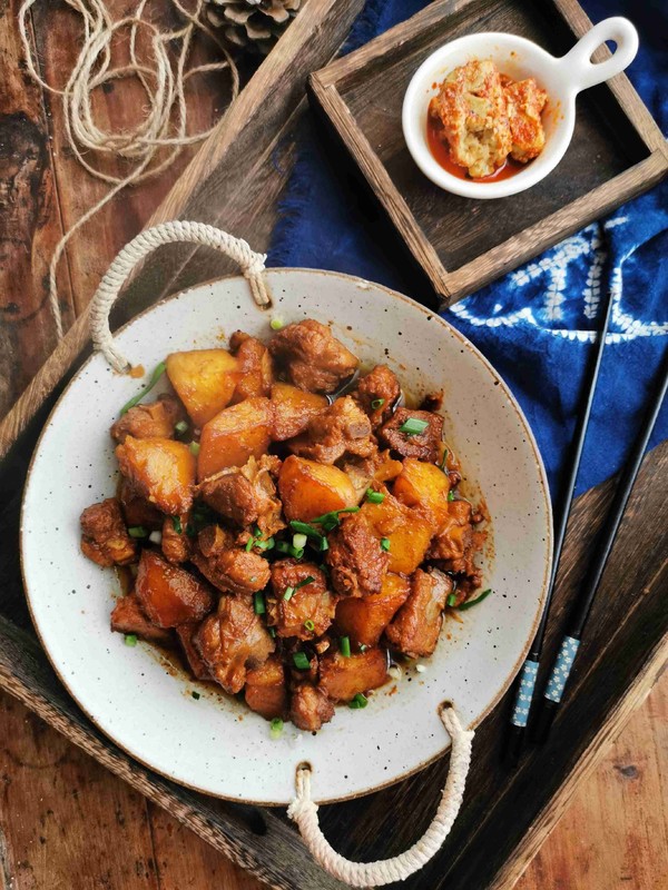 土豆燒排骨的做法-家常味燒菜譜