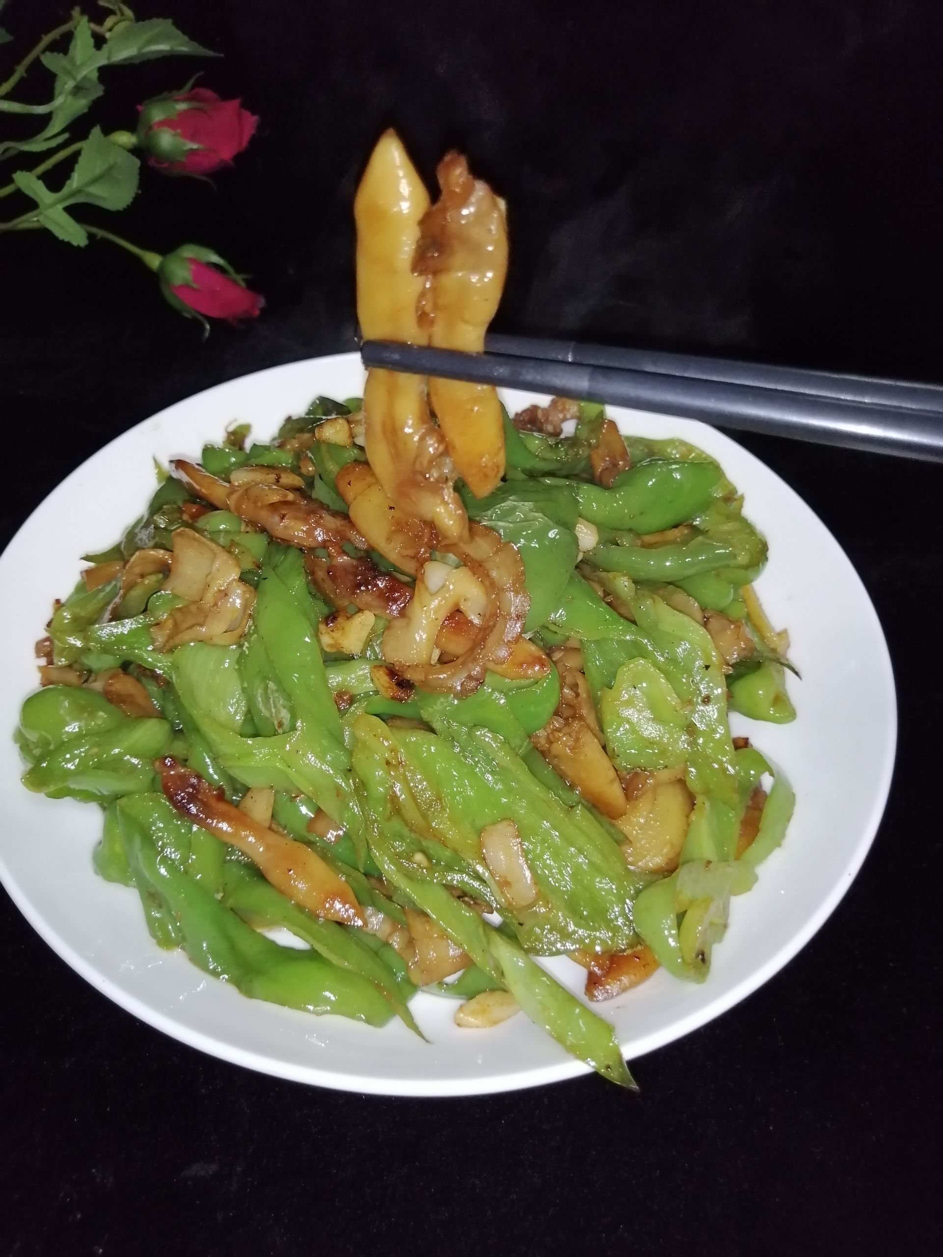 青椒爆炒蜆子干的做法-咸鮮味炒菜譜