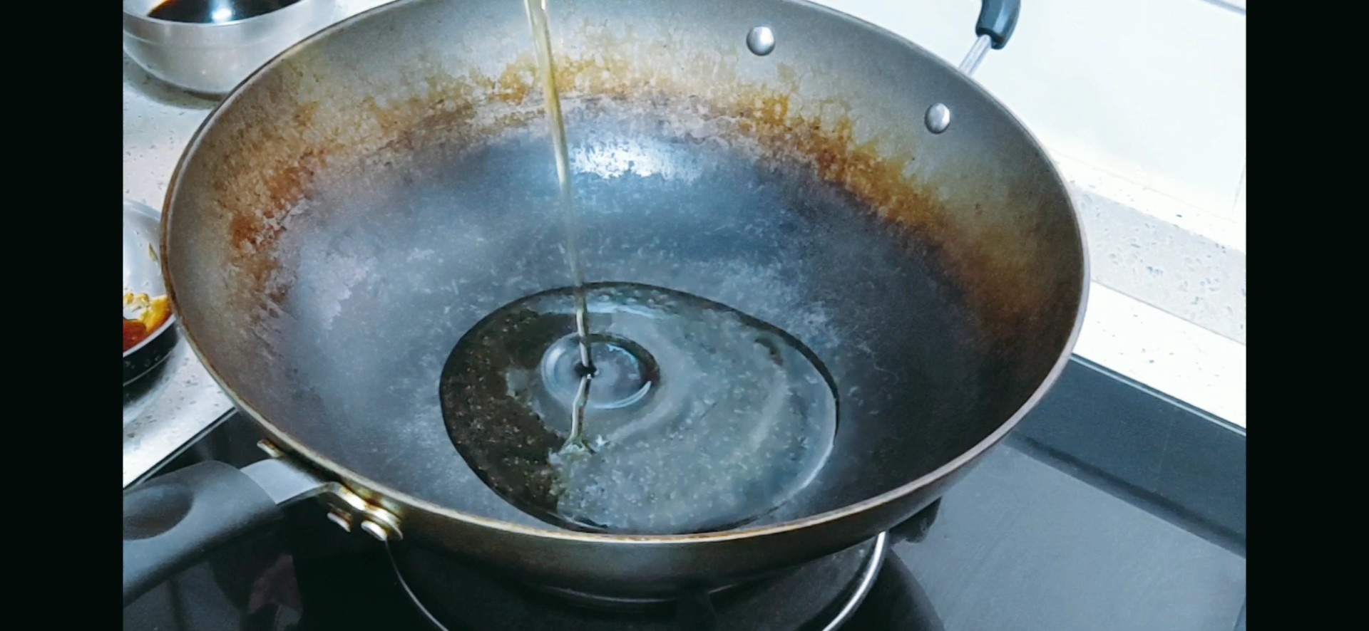 油亮亮的紅燒排骨的做法-咸鮮味燒菜譜