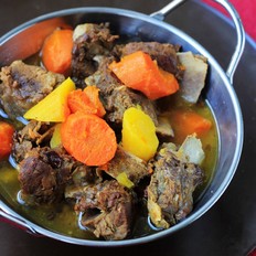 胡蘿卜燉牛排骨的做法-家常味燉菜譜