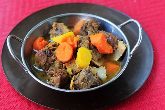 胡蘿卜燉牛排骨的做法-家常味燉菜譜
