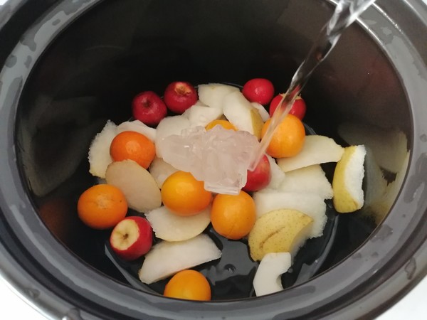 金桔雪梨水的做法-甜味煲菜譜-易網健康養生網 金桔雪梨水的做法-甜味煲菜譜