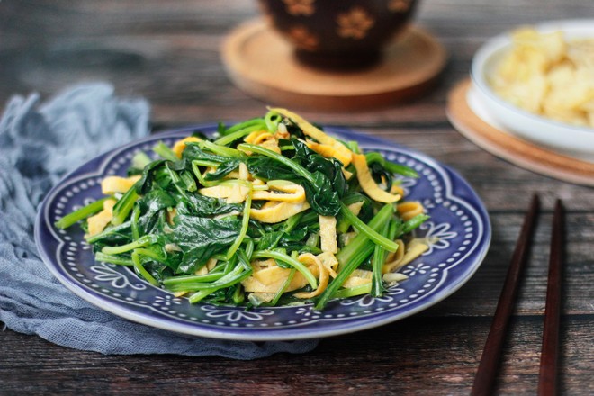 菠菜拌蛋絲的做法-家常味炒菜譜