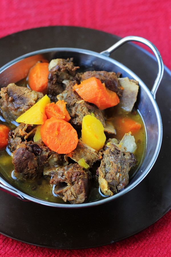 胡蘿卜燉牛排骨的做法-家常味燉菜譜