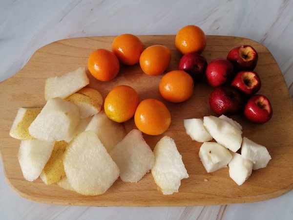 金桔雪梨水的做法-甜味煲菜譜-易網健康養生網 金桔雪梨水的做法-甜味煲菜譜