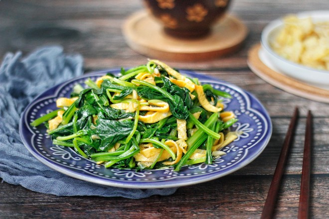 菠菜拌蛋絲的做法-家常味炒菜譜