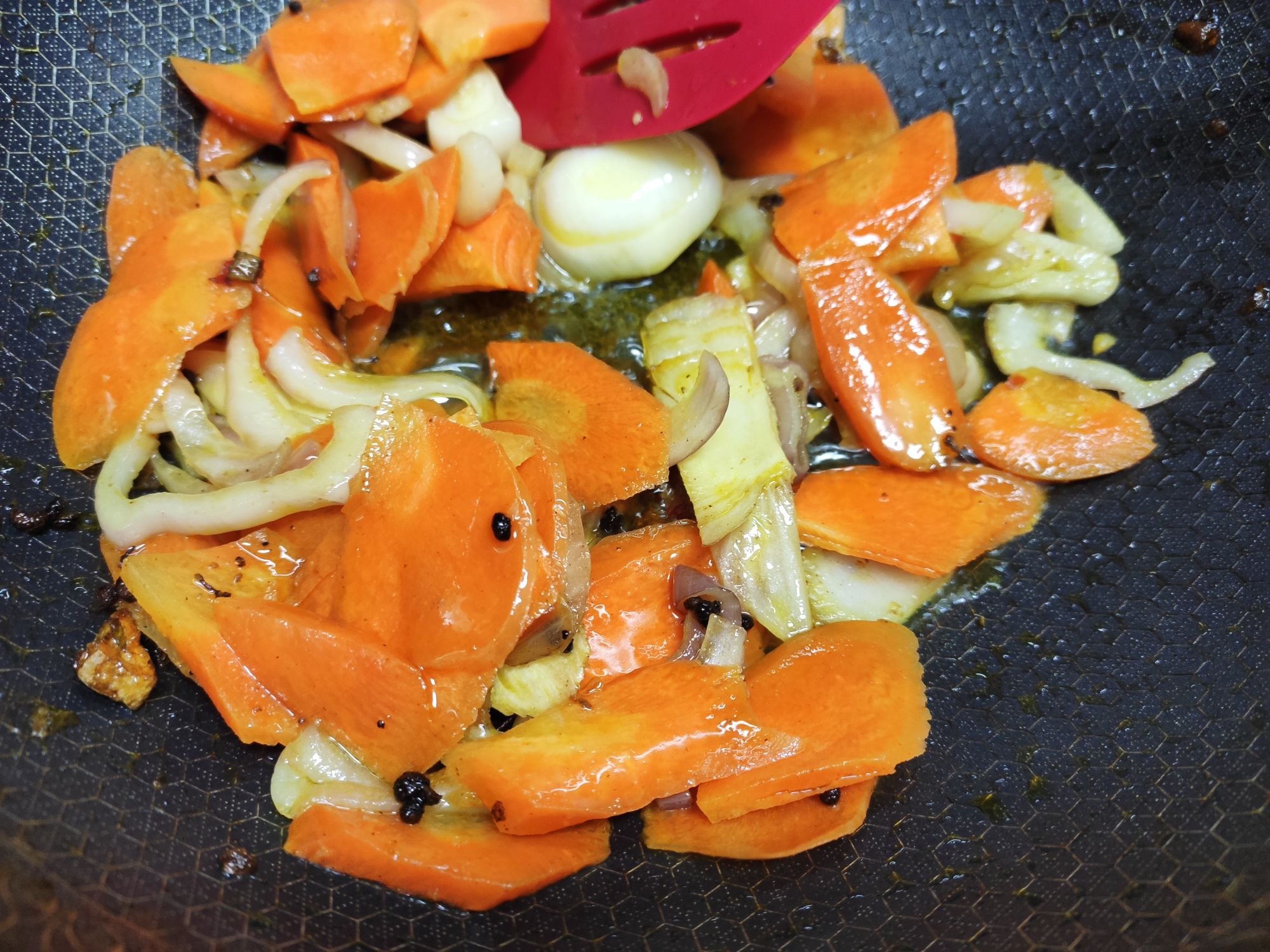 麻辣田雞！秒殺飯店！吃到撐的做法-香辣味煮菜譜