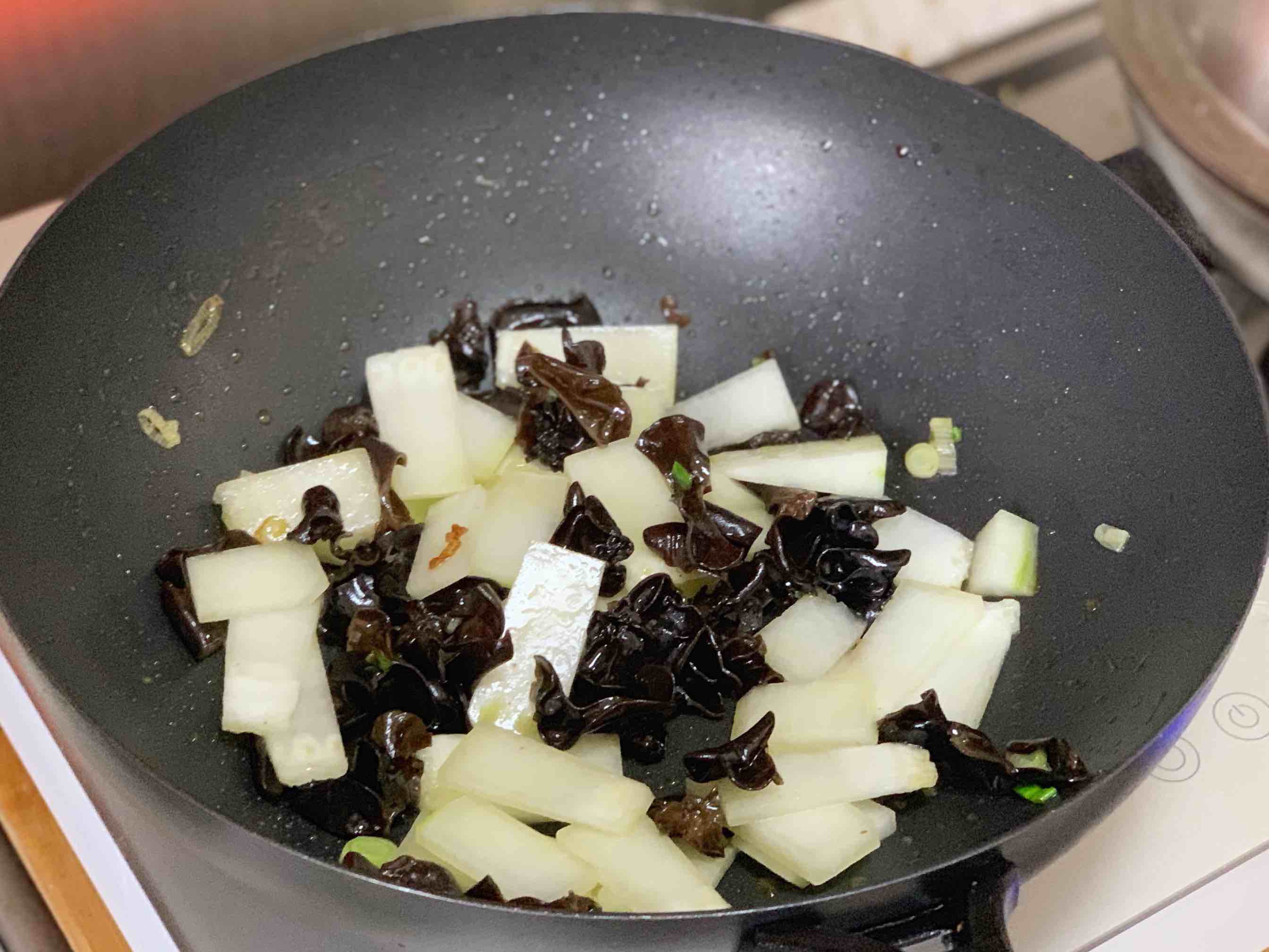 木耳冬瓜炒肉的做法-咸鮮味炒菜譜