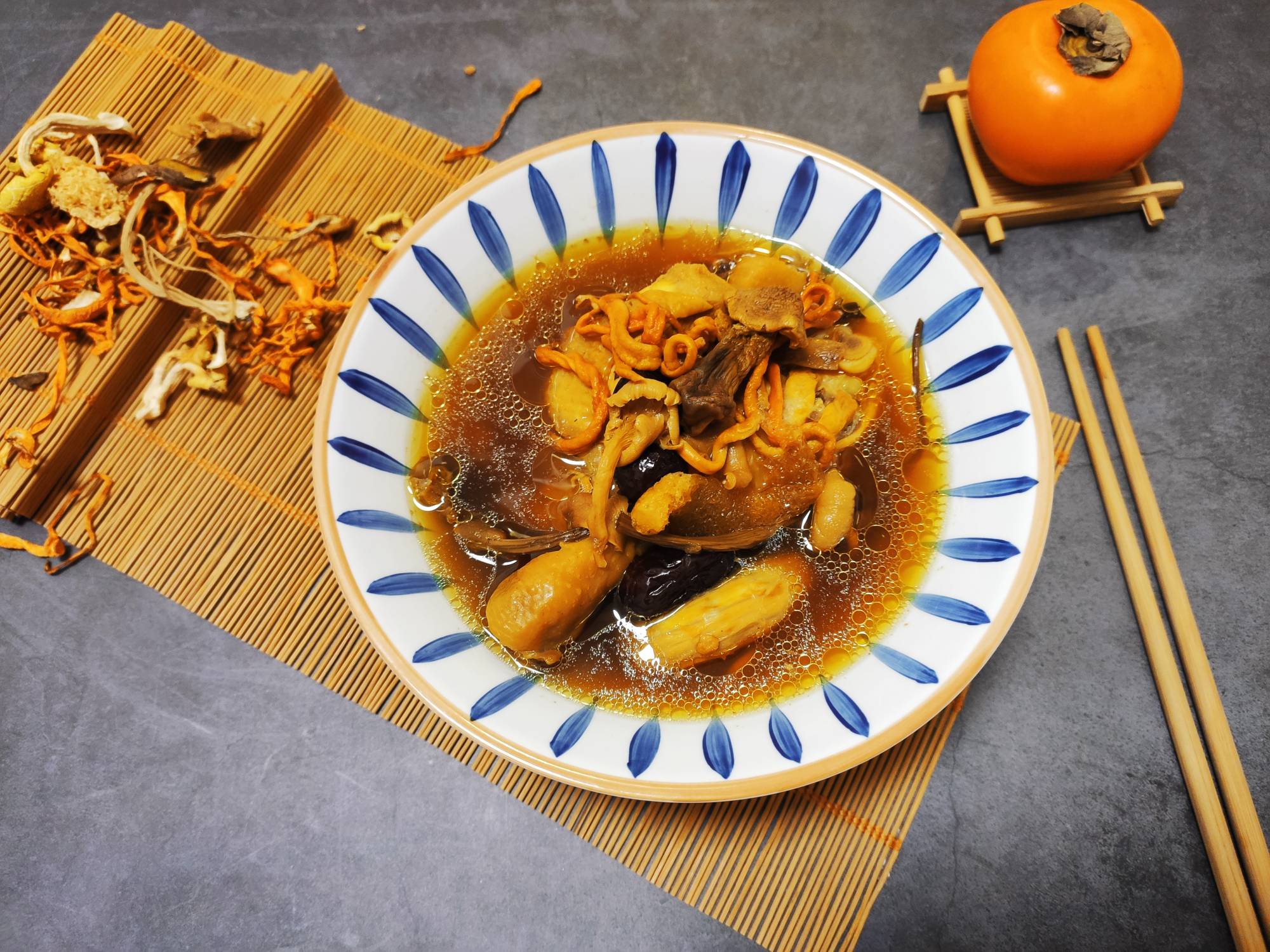 滋補菌菇雞湯，營養又美味！的做法-家常味燉菜譜