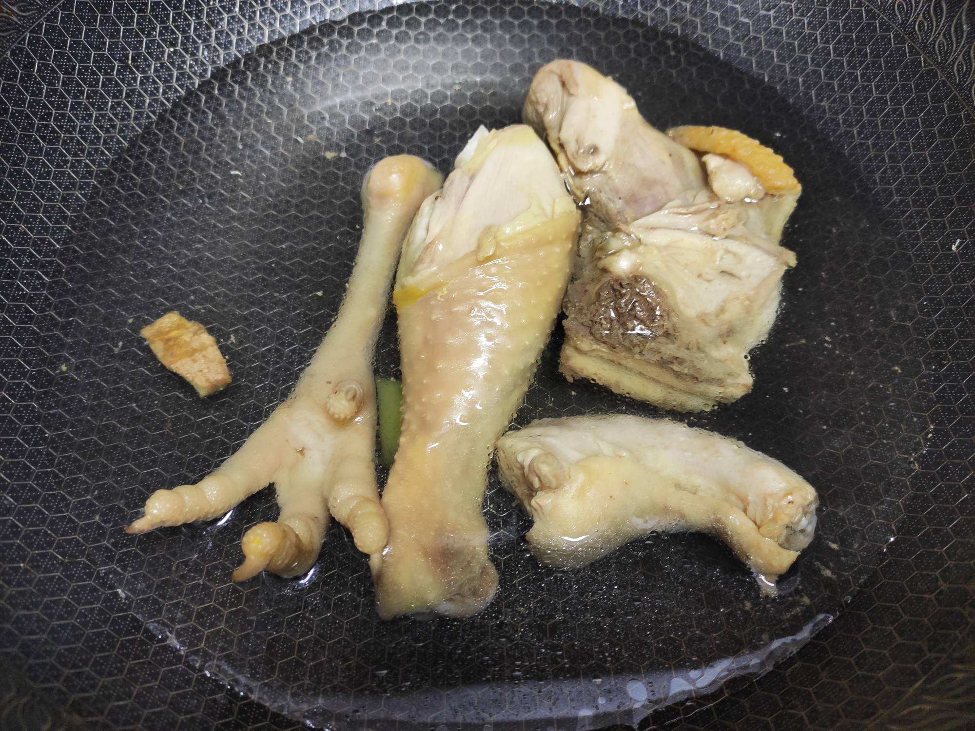 滋補菌菇雞湯，營養又美味！的做法-家常味燉菜譜