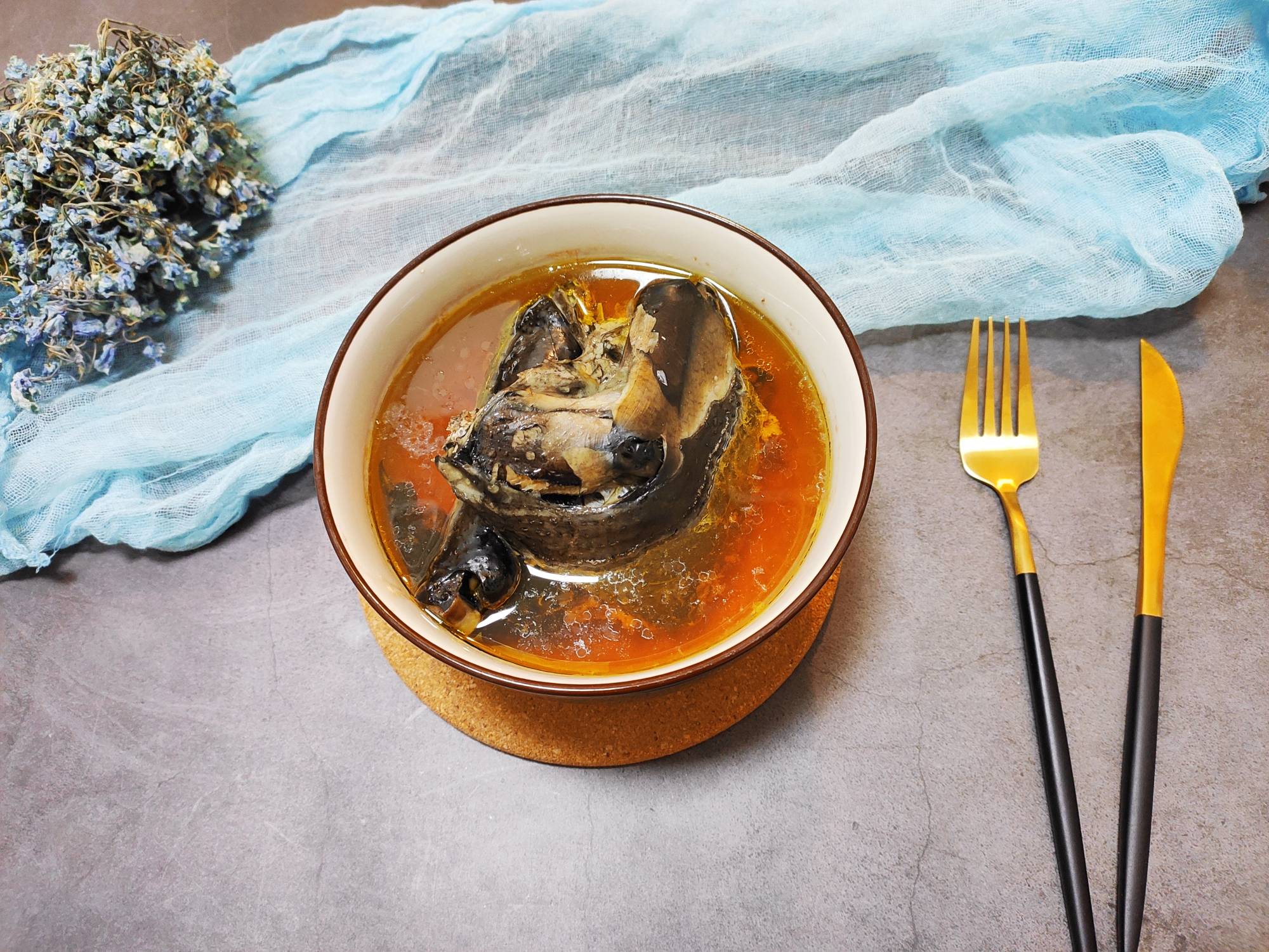 老酒燉烏雞，滋補好湯的做法-家常味燉菜譜