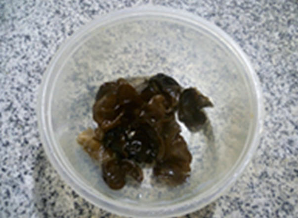 黑木耳洋蔥炒荷葉蛋的做法-家常味炒菜譜