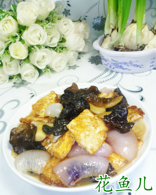 黑木耳洋蔥炒荷葉蛋的做法-家常味炒菜譜