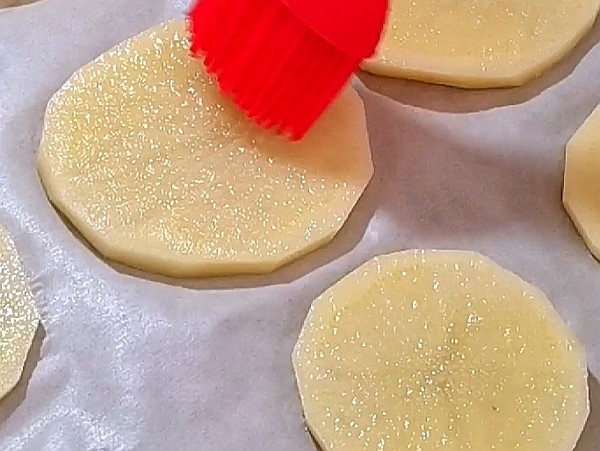 鹽烤土豆片的做法-咸鮮味烤菜譜