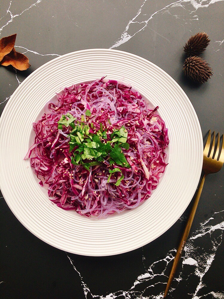 紫甘藍拌粉絲的做法-家常味拌菜譜-易網健康養生網 紫甘藍拌粉絲的做法-家常味拌菜譜