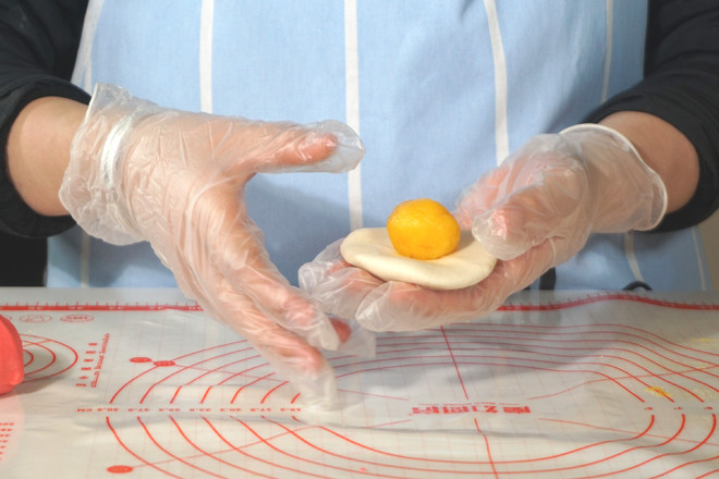 胖嘟嘟的小豬奶黃包的做法-甜味蒸菜譜