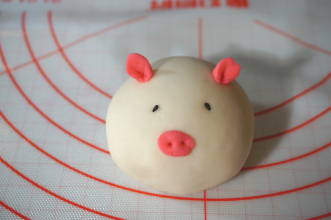 胖嘟嘟的小豬奶黃包的做法-甜味蒸菜譜