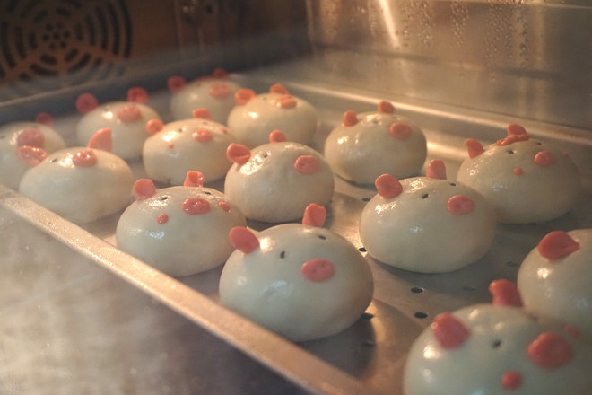 胖嘟嘟的小豬奶黃包的做法-甜味蒸菜譜