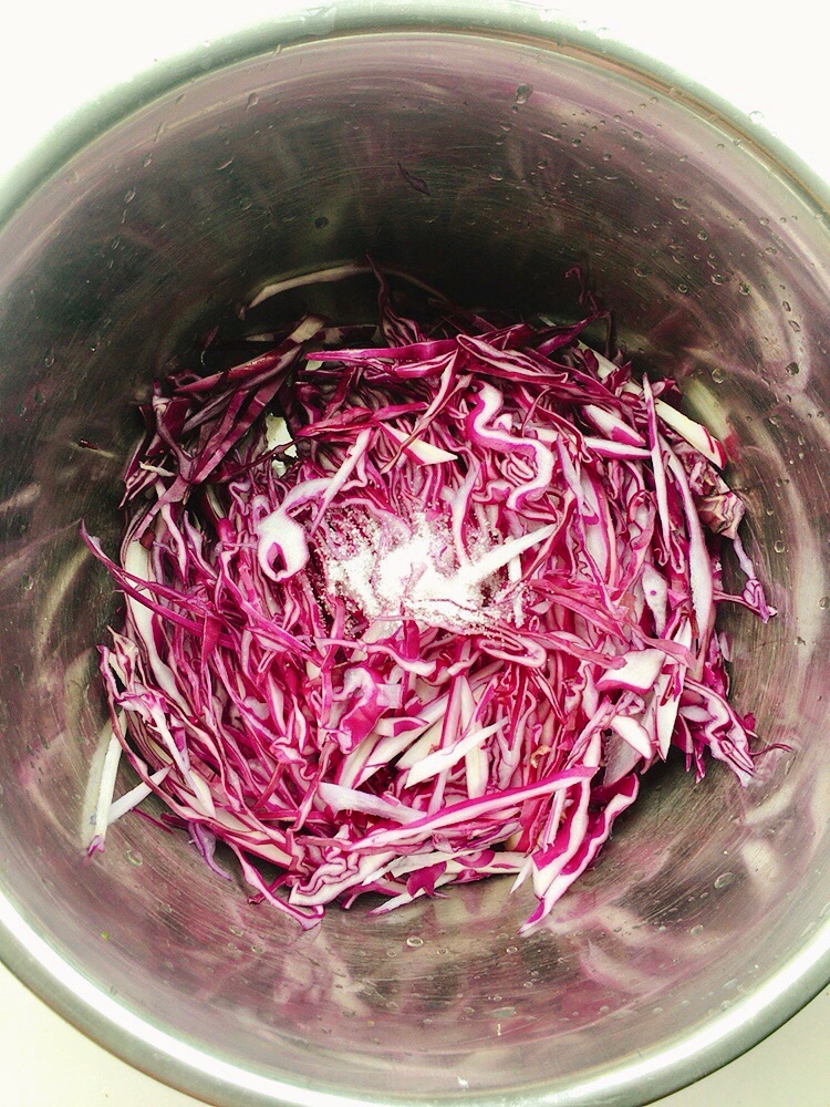 紫甘藍拌粉絲的做法-家常味拌菜譜-易網健康養生網 紫甘藍拌粉絲的做法-家常味拌菜譜