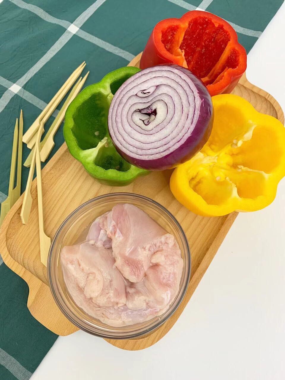 寶寶輔食 圣誕彩椒雞肉串的做法-家常味烤菜譜-易網<a href=http://www.gyfww.com/ target=_blank class=infotextkey>健康養生</a>網 寶寶輔食 圣誕彩椒雞肉串的做法-家常味烤菜譜