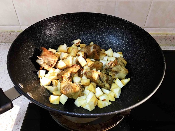 杏鮑菇排骨燜飯的做法-家常味燜菜譜