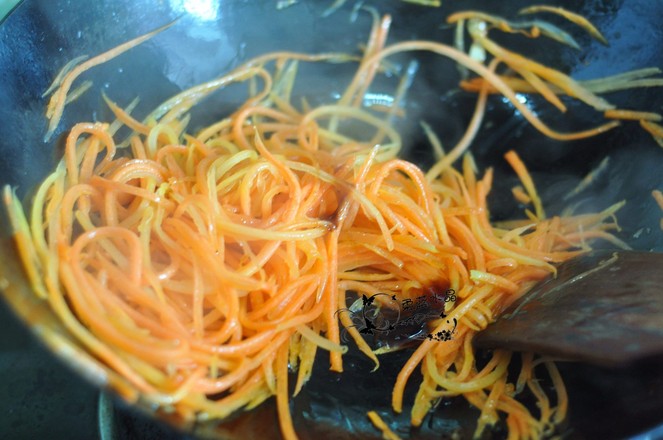 清炒胡蘿卜絲的做法-家常味炒菜譜