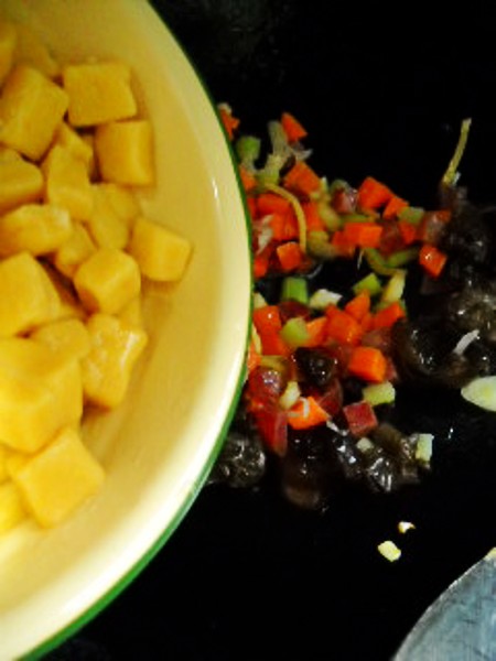 沙茶南瓜面棋的做法-家常味炒菜譜