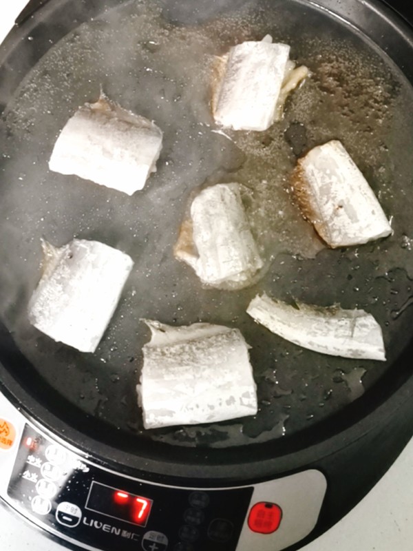 蔥油帶魚的做法-蔥香味煎菜譜