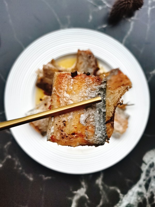 蔥油帶魚的做法-蔥香味煎菜譜