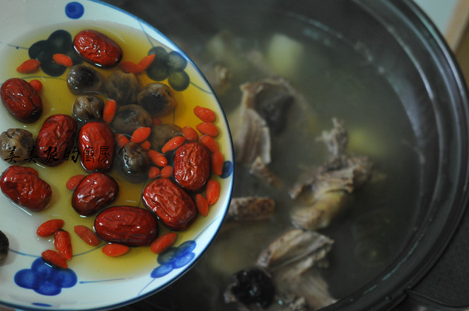 山藥乳鴿湯的做法-家常味燉菜譜