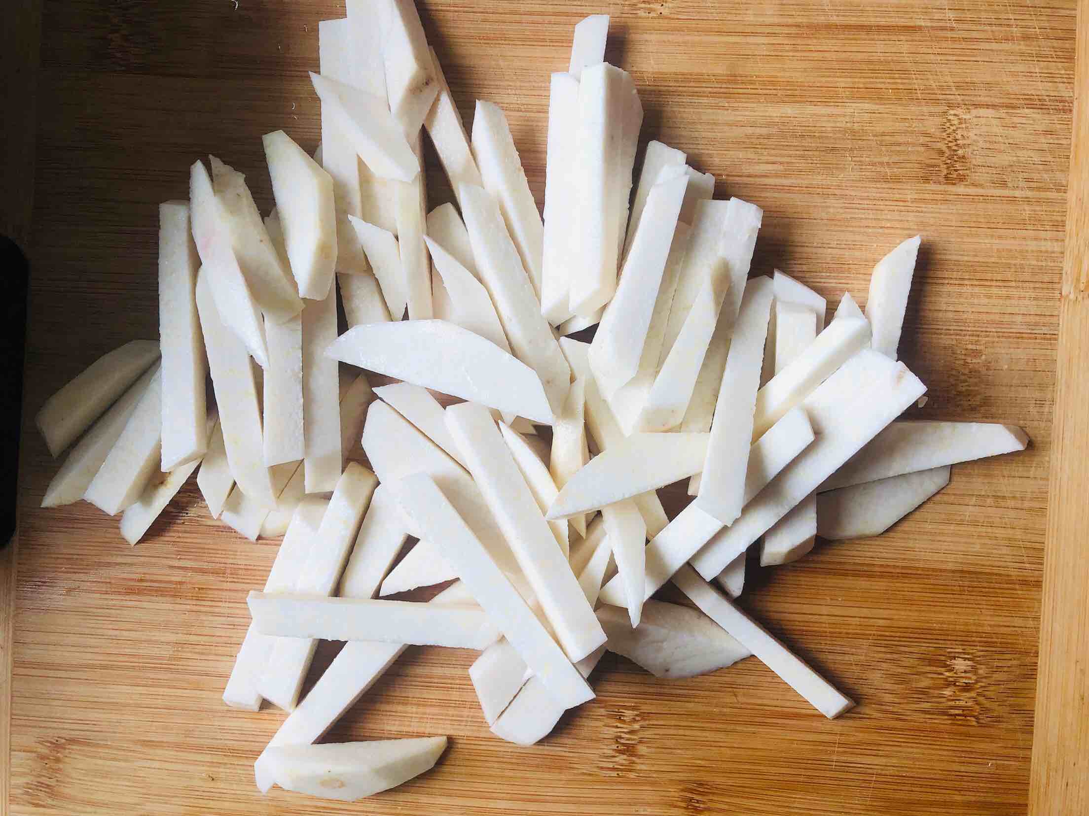 糟菜燴芋頭的做法-酸辣味燒菜譜-易網<a href=http://www.gyfww.com/ target=_blank class=infotextkey>健康養生</a>網 糟菜燴芋頭的做法-酸辣味燒菜譜