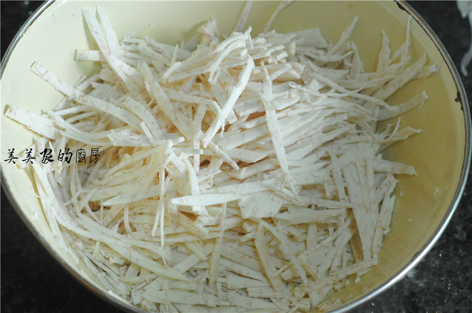 酥香香芋絲的做法-咸鮮味炸菜譜
