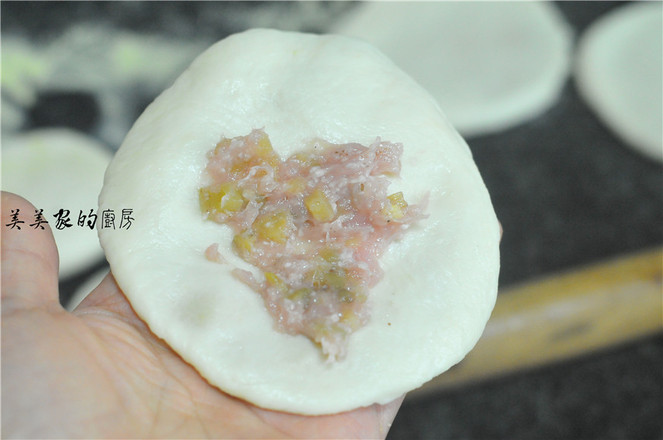 酥皮榨菜肉末餅的做法-咸鮮味烤菜譜