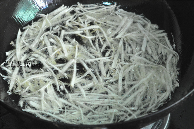 酥香香芋絲的做法-咸鮮味炸菜譜