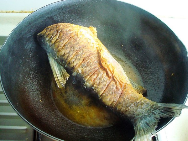 辣椒醬燒魚的做法-家常味燒菜譜