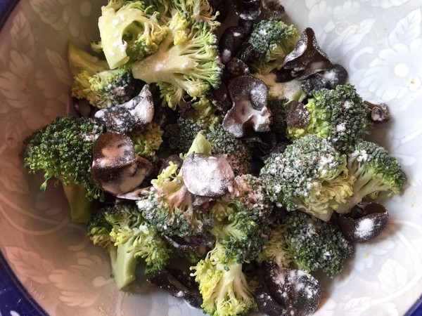 汗蒸西蘭花的做法-家常味拌菜譜