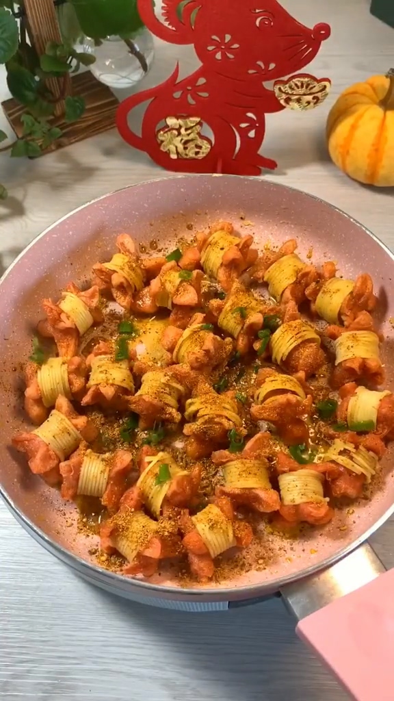 酥脆親親腸的做法-家常味炸菜譜-易網(wǎng)健康養(yǎng)生網(wǎng) 酥脆親親腸的做法-家常味炸菜譜