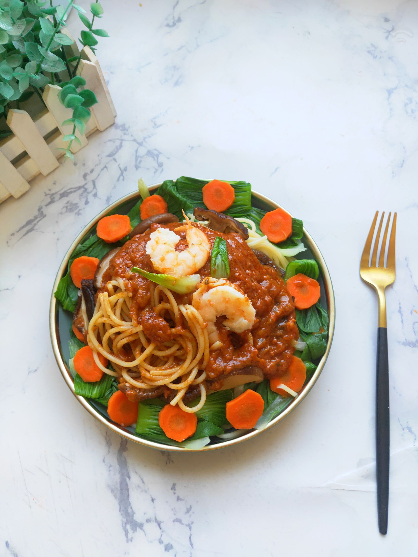 意大利肉醬鮮蝦面的做法-咸鮮味煮菜譜