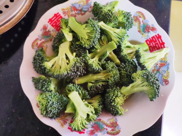 西蘭花面條魚的做法-家常味煮菜譜-易網健康養生網 西蘭花面條魚的做法-家常味煮菜譜