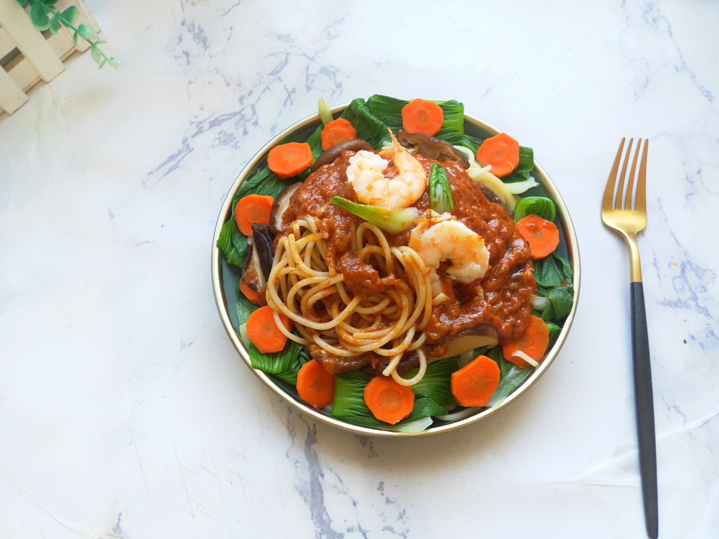 意大利肉醬鮮蝦面的做法-咸鮮味煮菜譜