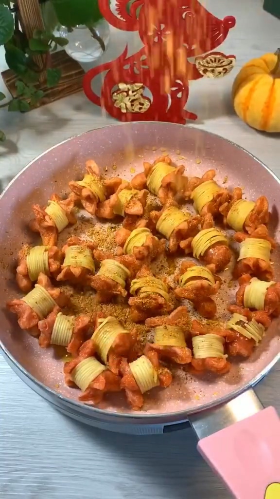 酥脆親親腸的做法-家常味炸菜譜-易網(wǎng)健康養(yǎng)生網(wǎng) 酥脆親親腸的做法-家常味炸菜譜