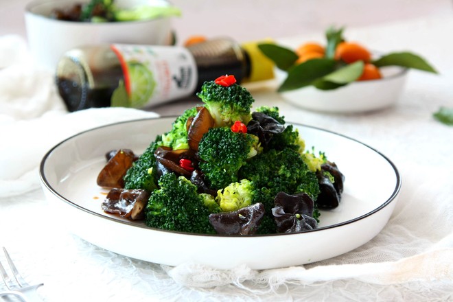 汗蒸西蘭花的做法-家常味拌菜譜