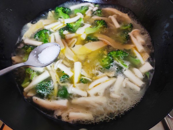 西蘭花面條魚的做法-家常味煮菜譜-易網健康養生網 西蘭花面條魚的做法-家常味煮菜譜