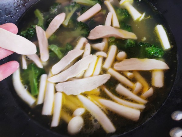 西蘭花面條魚的做法-家常味煮菜譜-易網健康養生網 西蘭花面條魚的做法-家常味煮菜譜