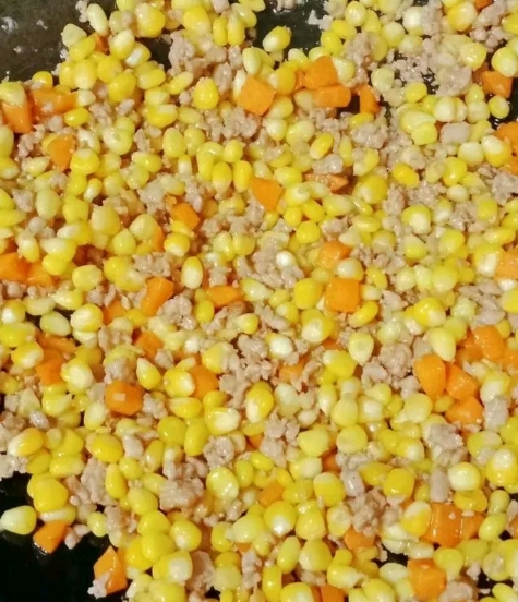玉米炒肉沫的做法-家常味炒菜譜