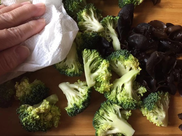 汗蒸西蘭花的做法-家常味拌菜譜