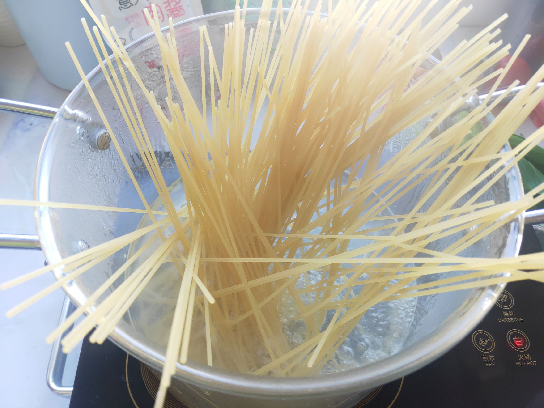 意大利肉醬鮮蝦面的做法-咸鮮味煮菜譜