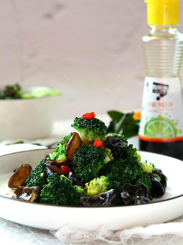 汗蒸西蘭花的做法-家常味拌菜譜